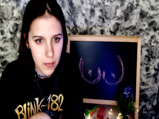 Live sex webcam photo for FoundError404 #265298937