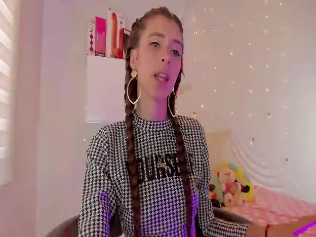 Live sex webcam photo for AlessaKitty #255403898