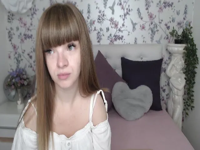 Live sex webcam photo for Ssexy_Kitty #253778252