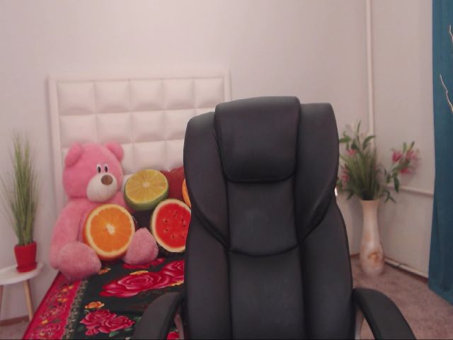 Live sex webcam photo for IrisNichols #256040149