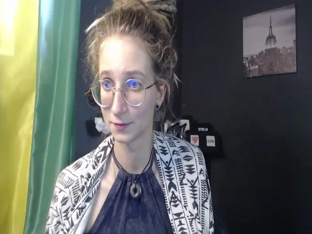 Live sex webcam photo for KINKYkeira #256701990
