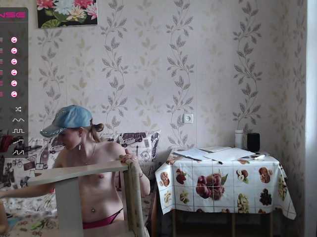 Live sex webcam photo for Alenushka888 #241378326