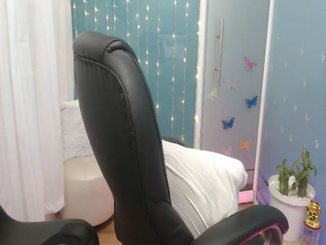 Live sex webcam photo for Anahi_moore #252309645