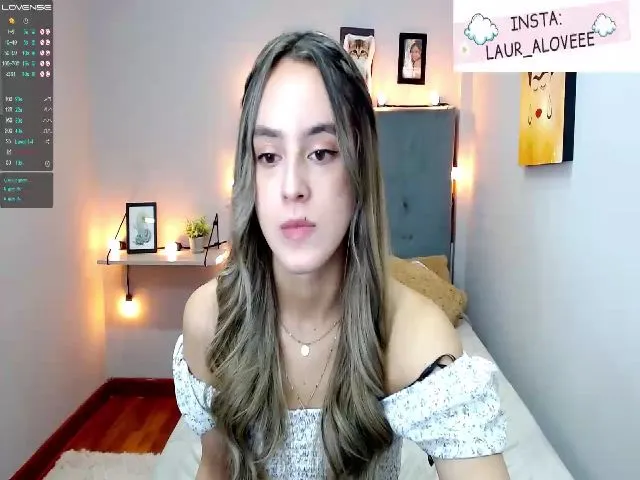 Live sex webcam photo for Laura_Lovee_ #253513621