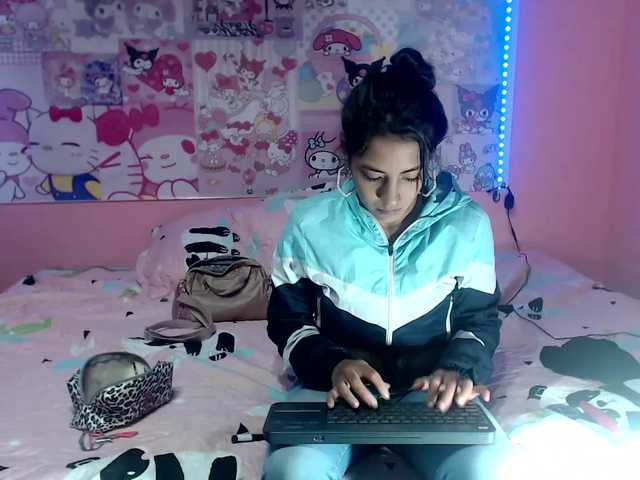 Live sex webcam photo for marilyn-eas #255404268