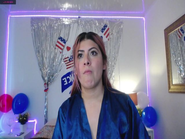 Live sex webcam photo for NicolSaenz #252896500