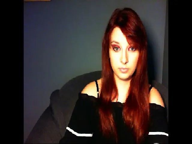 Live sex webcam photo for VirginLuna18 #255666060