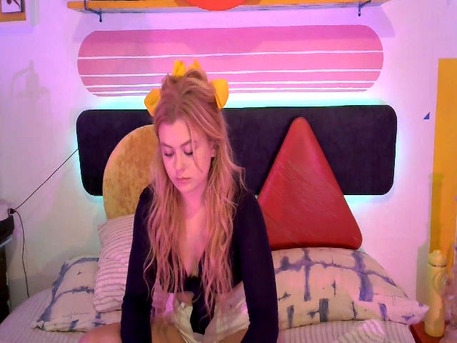 Live sex webcam photo for SaraSavage #261202496