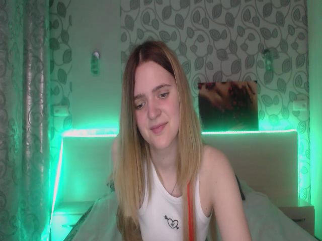 Live sex webcam photo for Ella_Hudson #252409814