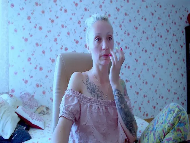 Live sex webcam photo for Blondedirty94 #263642979