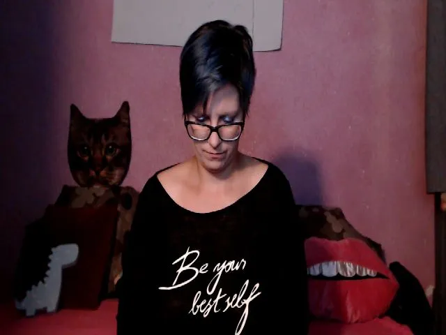 Live sex webcam photo for IamMiky #252318314