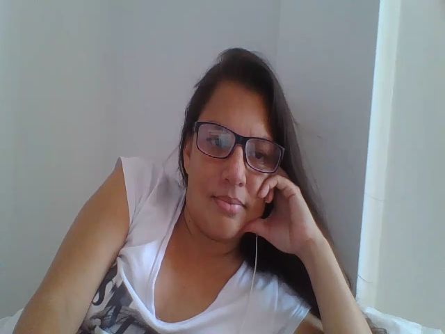 Live sex webcam photo for SweetLola01 #256312439