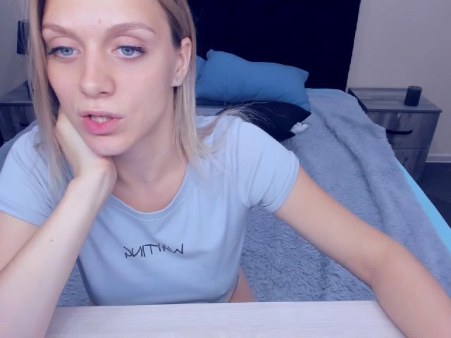 Live sex webcam photo for MeganKind #258010296