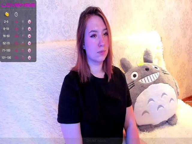 Live sex webcam photo for MoaningLisa_ #255353992