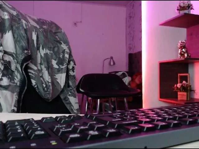 Live sex webcam photo for GIANT-BOOBS #241326823