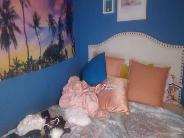 Live sex webcam photo for SnowWhiteXxxx #253639785