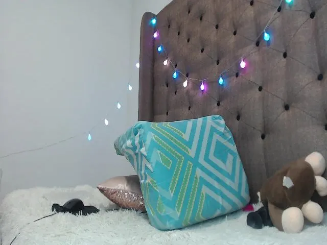 Live sex webcam photo for GreenBlondie #257808643