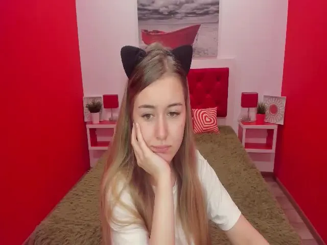 Live sex webcam photo for LorraineIce #256008860