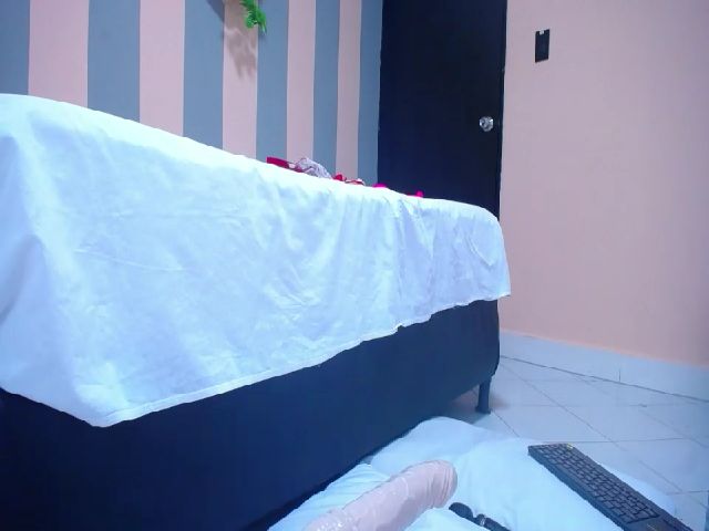 Live sex webcam photo for Aleja_10 #257823994