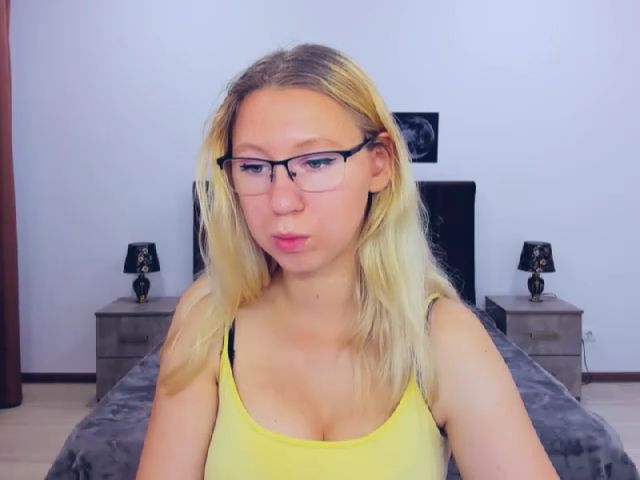 Live sex webcam photo for LizaSwan #259707942