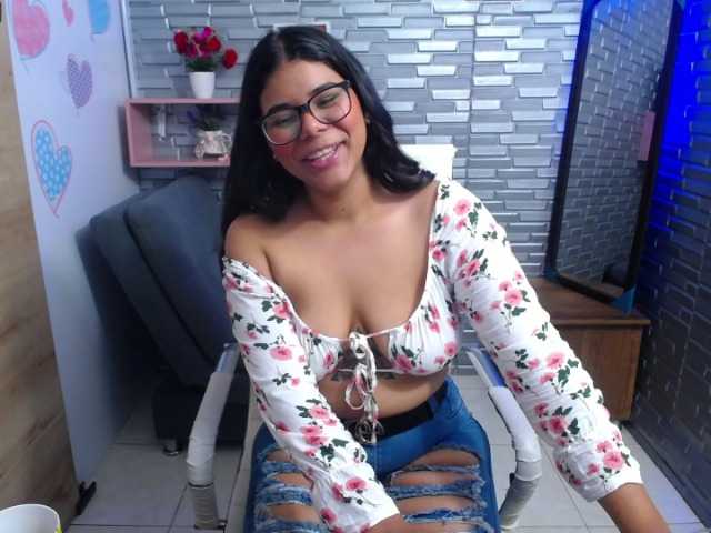 Live sex webcam photo for Ashly13- #262536748