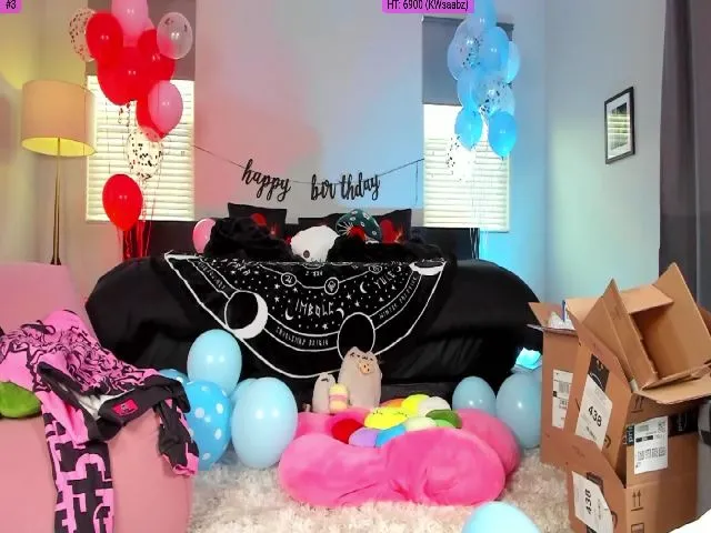 Live sex webcam photo for KasaraWood #255208262