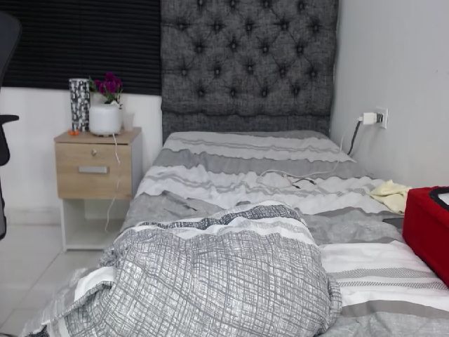 Live sex webcam photo for Andrea_greey #261860962