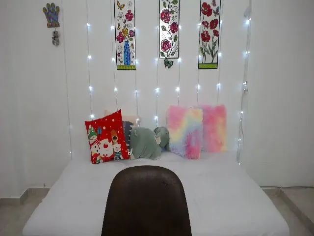 Live sex webcam photo for Akeishaa_ #256015294