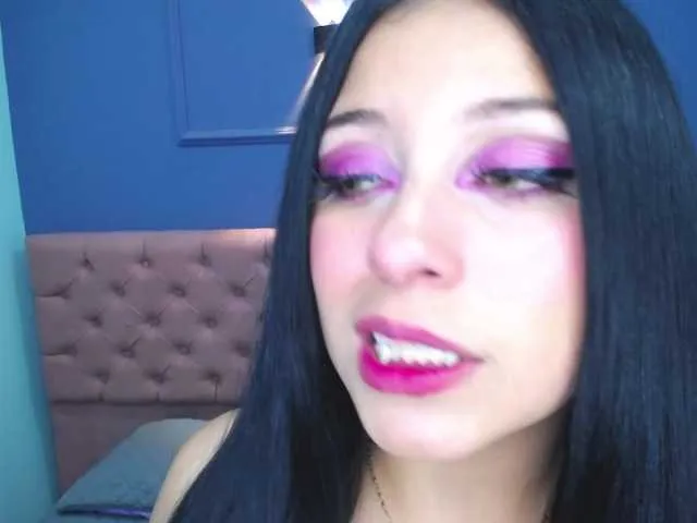 Live sex webcam photo for MissMolly01- #256712564