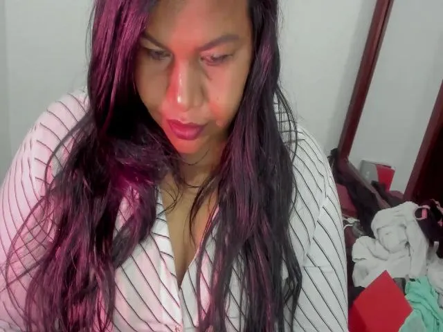 Live sex webcam photo for Ebony_Louiss #252647068