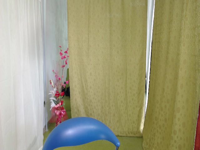 Live sex webcam photo for Emmarocker #265570018