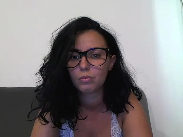 Live sex webcam photo for HotErikka #265558020