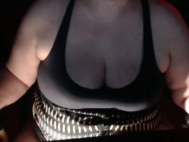 Live sex webcam photo for XMayaxxx #252915777