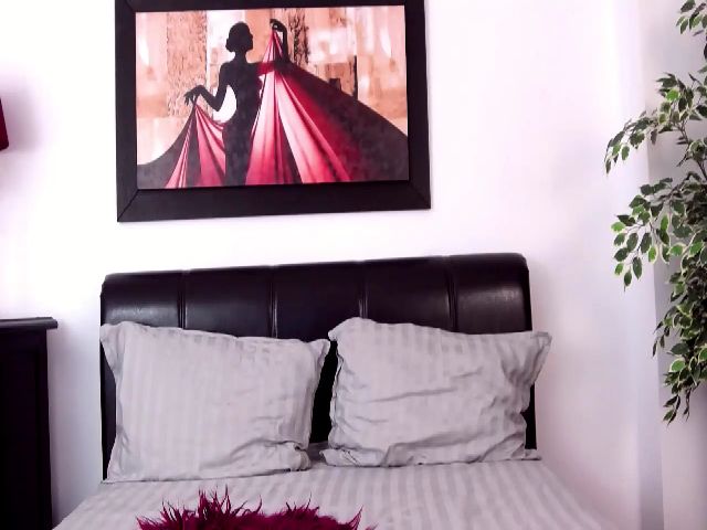 Live sex webcam photo for InnaHottyX #255383117