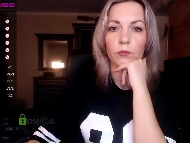 Live sex webcam photo for VickiSecret #241384040