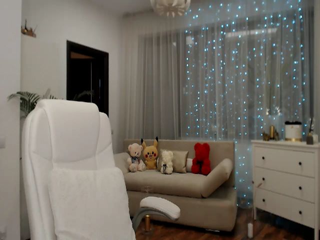 Live sex webcam photo for ElyNotYourGf #264676589