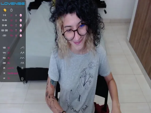 Live sex webcam photo for Myzore #265296355