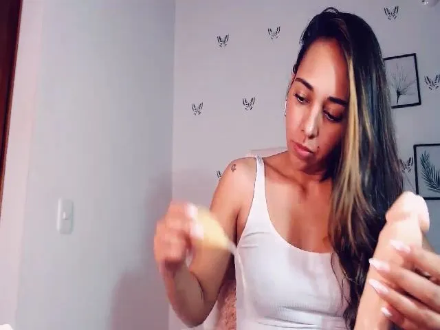 Live sex webcam photo for Tamy_bennett #265581546