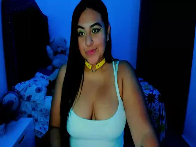 Live sex webcam photo for LatinEmily #262431016