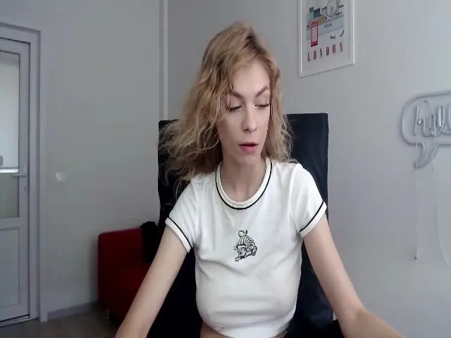 Live sex webcam photo for VanillaJenny #261097104