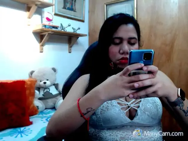 Live sex webcam photo for Bellataylor_ #263130443