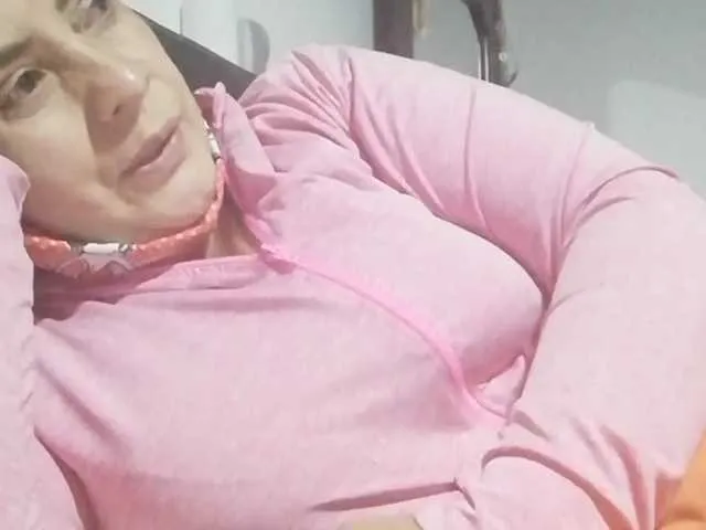 Live sex webcam photo for latinaamorosa #240903892