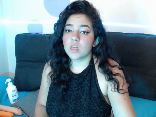 Live sex webcam photo for sophiie_fox #258972911