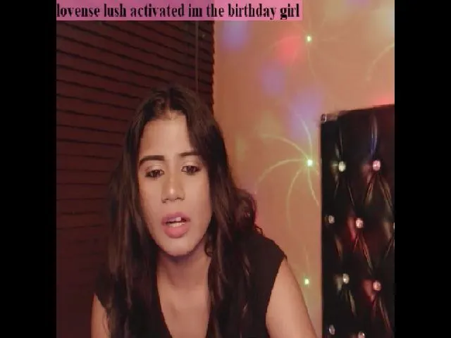 Live sex webcam photo for PARADISEQEEN #253935806