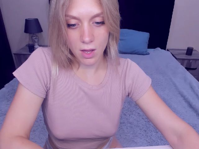 Live sex webcam photo for MeganKind #253350277