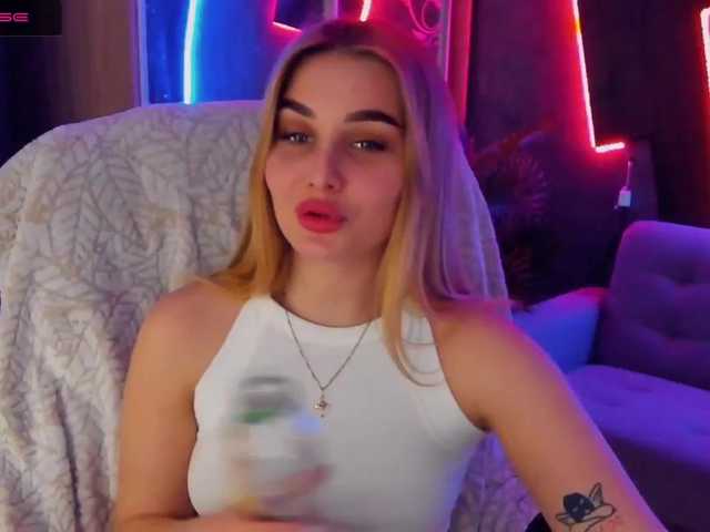 Live sex webcam photo for MillaDoll #244348437