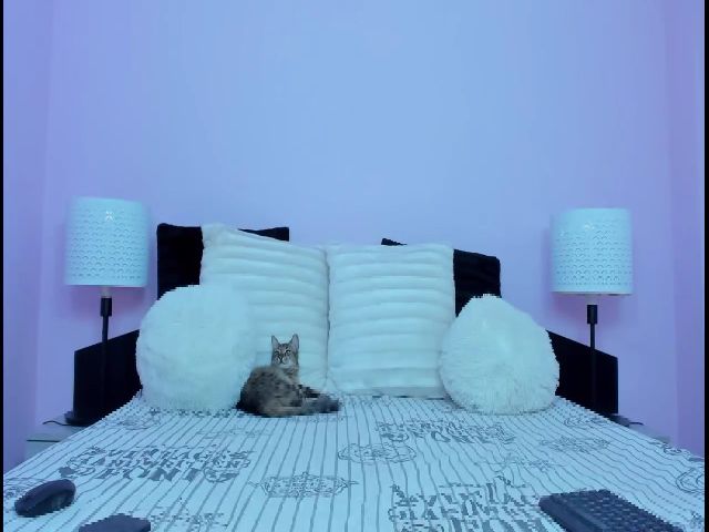 Live sex webcam photo for JuliaHayes90 #256294792