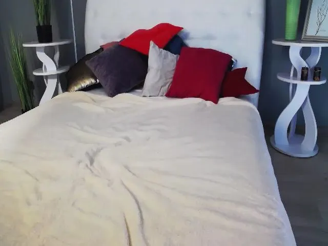 Live sex webcam photo for VictoriaJamy #254100676