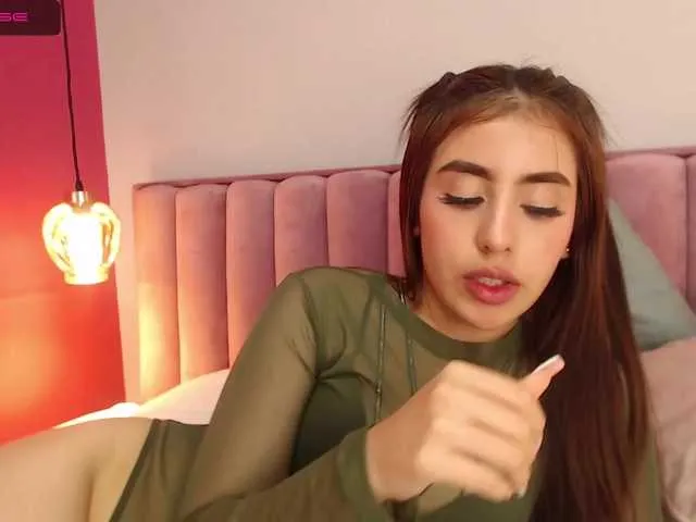 Live sex webcam photo for MaddyLennon #250855881