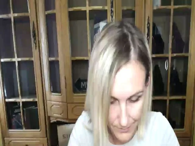 Live sex webcam photo for MiliEsiens #259834149